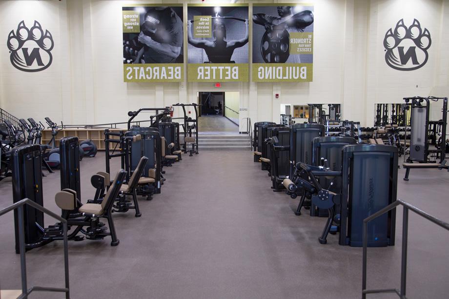 2015年8月24日，从入口处开始的主练习楼层(图片来源:大学摄影)