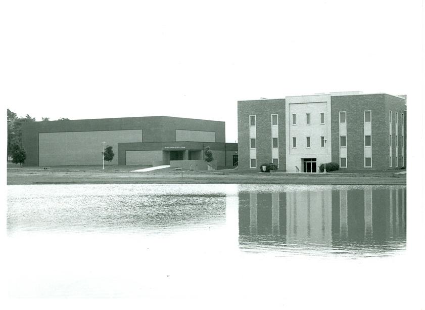 建成的福斯特水上运动中心(图片来源:University Photography)